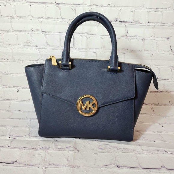Michael Kors Handbags - Navy blue MICHAEL KORS purse 💕